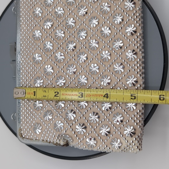 Du-Val|NWOT Champagne Pink Clutch With Silver Toned Detailing & Studded Pattern - Picture 10 of 10